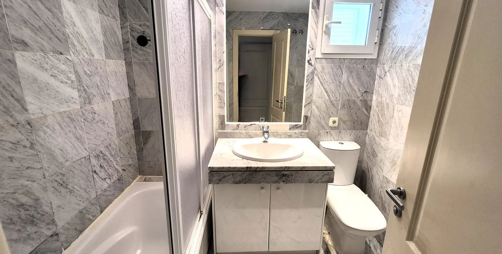 Sale of ground floor apartment in Bahía de Marbella 20