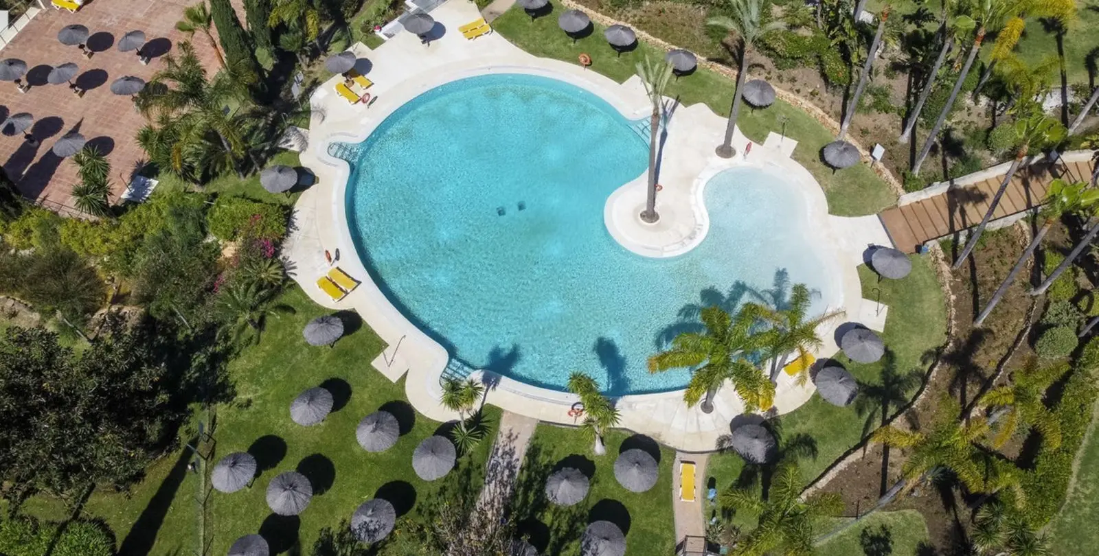 Sale of ground floor apartment in Bahía de Marbella 32