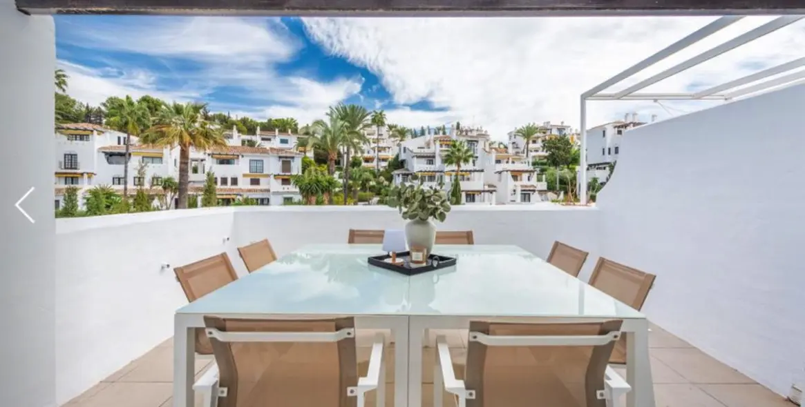 Продажа двухуровневого пентхауса в Nueva Andalucía 1
