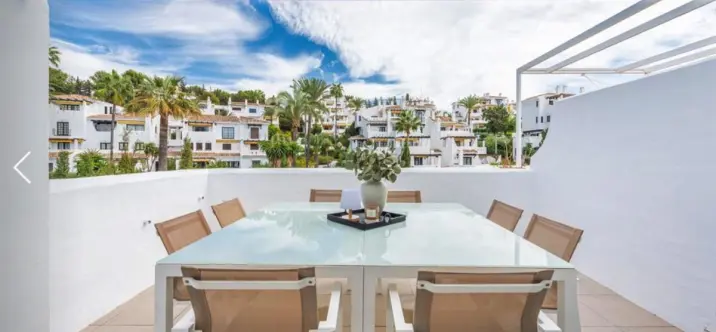 Продажа двухуровневого пентхауса в Nueva Andalucía 0