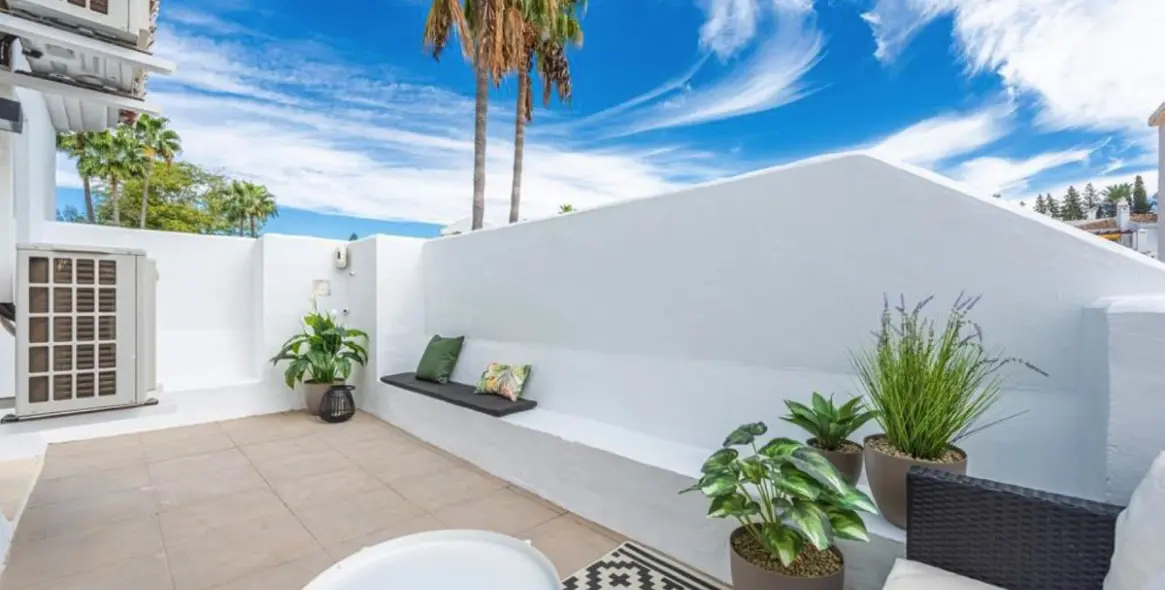 Продажа двухуровневого пентхауса в Nueva Andalucía 2