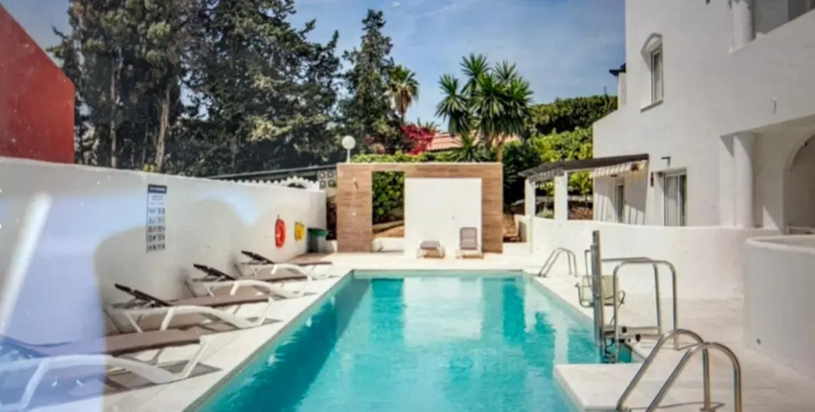 Продажа двухуровневого пентхауса в Nueva Andalucía 3