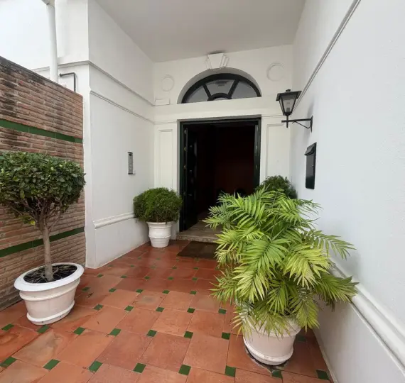 Продажа апартаментов на среднем этаже в Marbella