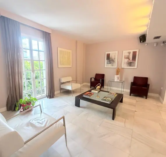 Продажа апартаментов на среднем этаже в Marbella