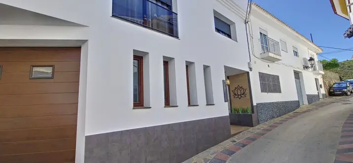 Продажа апартаментного комплекса в Cómpeta 1