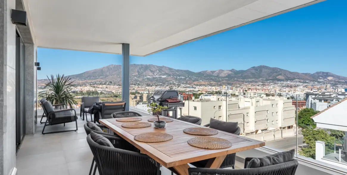 Sale of middle floor apartment in Fuengirola 1