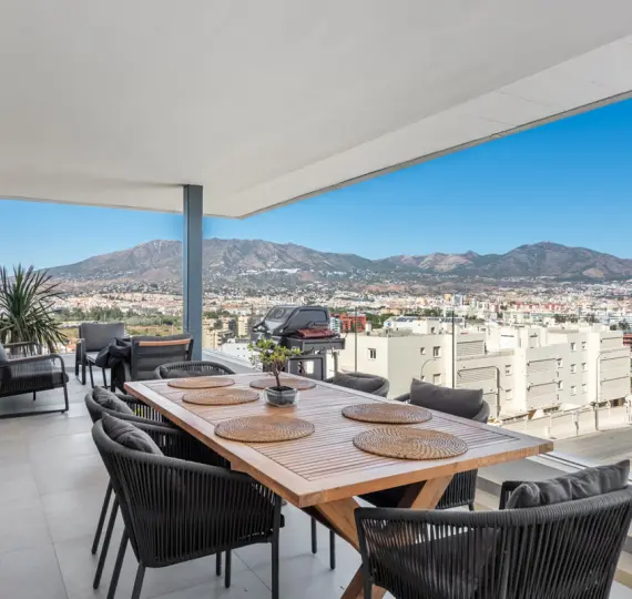 Sale of middle floor apartment in Fuengirola