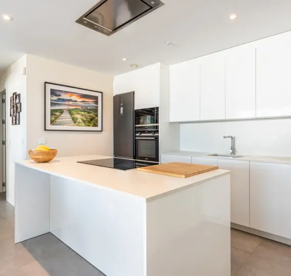 Sale of middle floor apartment in Fuengirola