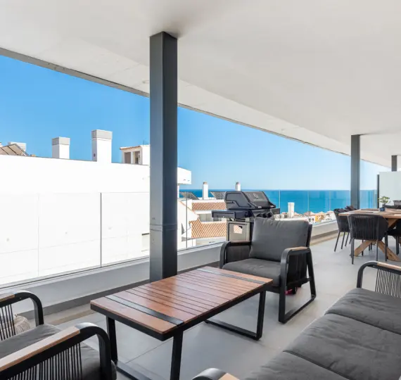 Sale of middle floor apartment in Fuengirola