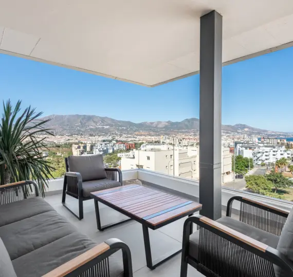 Sale of middle floor apartment in Fuengirola