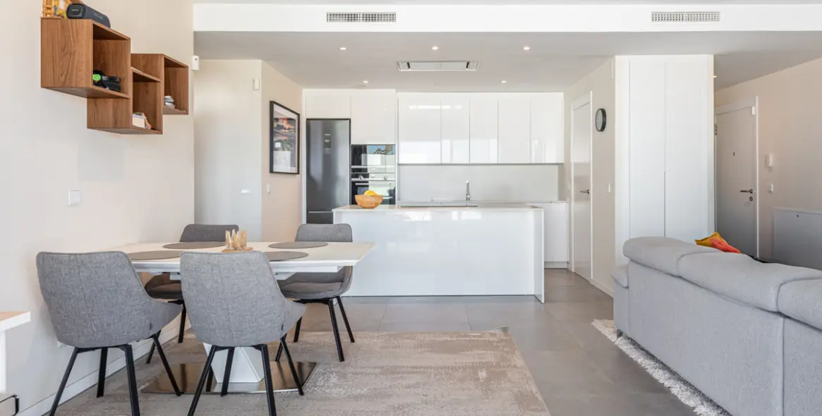 Sale of middle floor apartment in Fuengirola 9