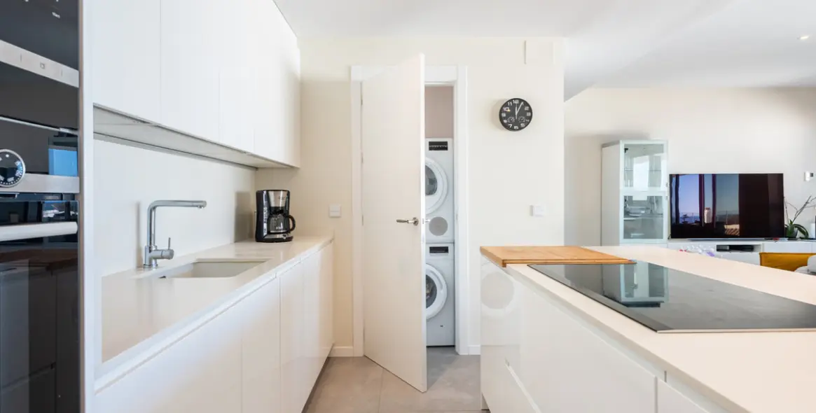 Sale of middle floor apartment in Fuengirola 11