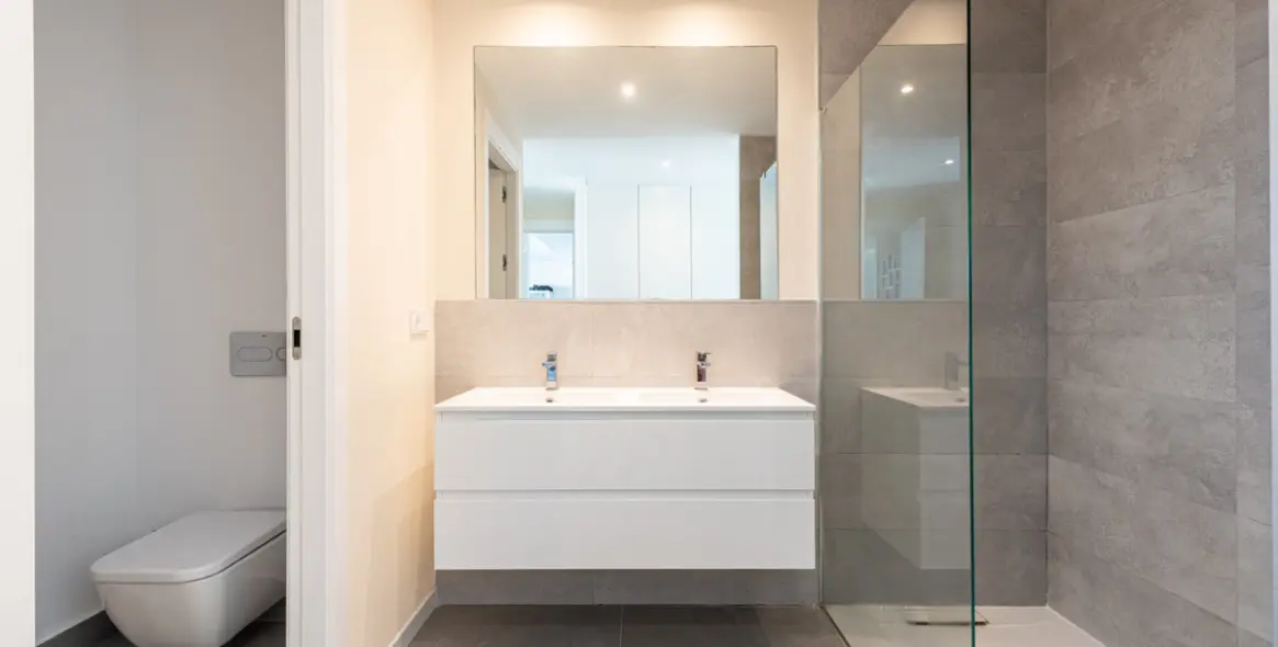 Sale of middle floor apartment in Fuengirola 13