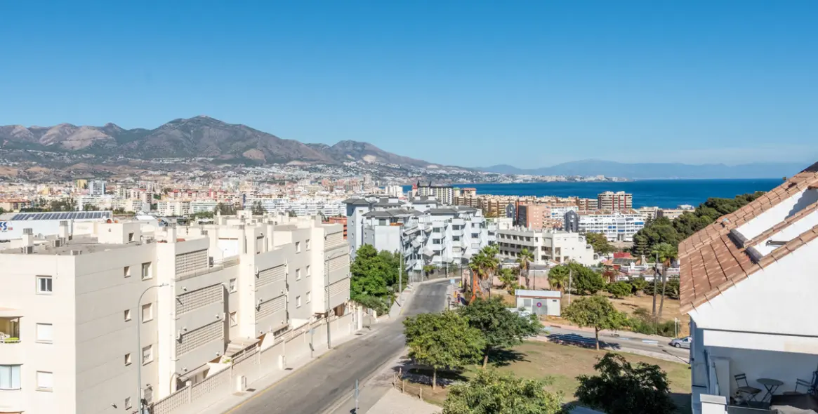 Sale of middle floor apartment in Fuengirola 17