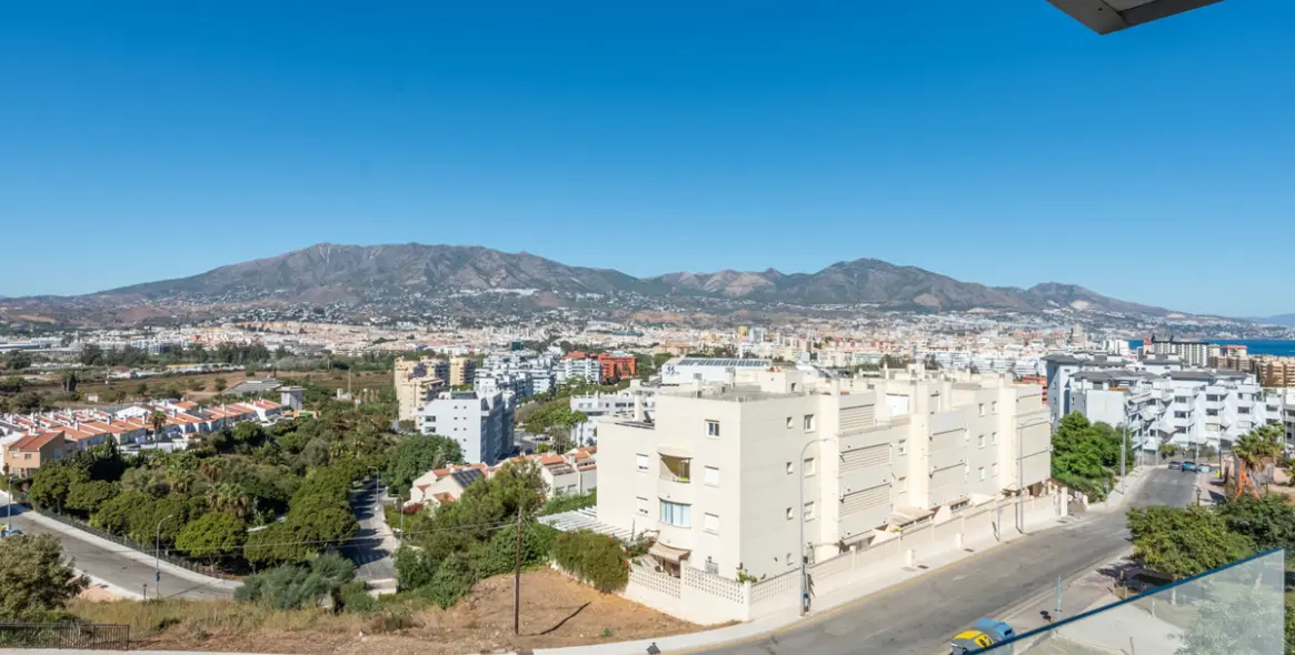 Sale of middle floor apartment in Fuengirola 18