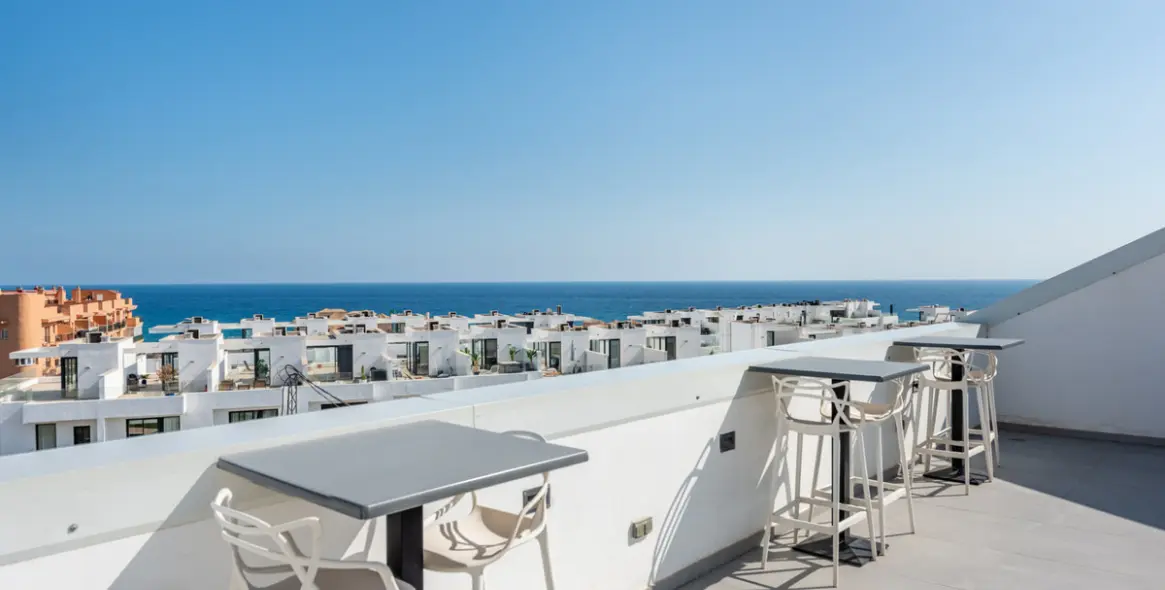 Sale of middle floor apartment in Fuengirola 19