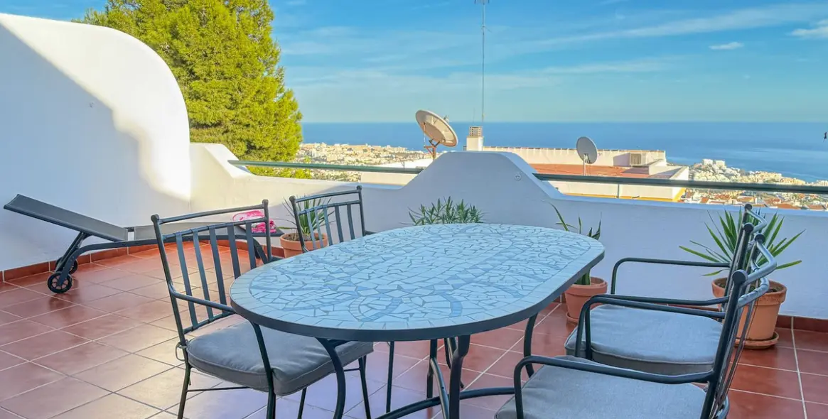 Sale of penthouse in Benalmadena 1