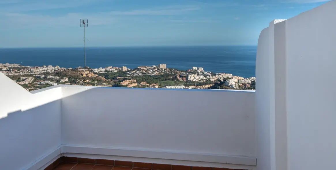 Sale of penthouse in Benalmadena 2