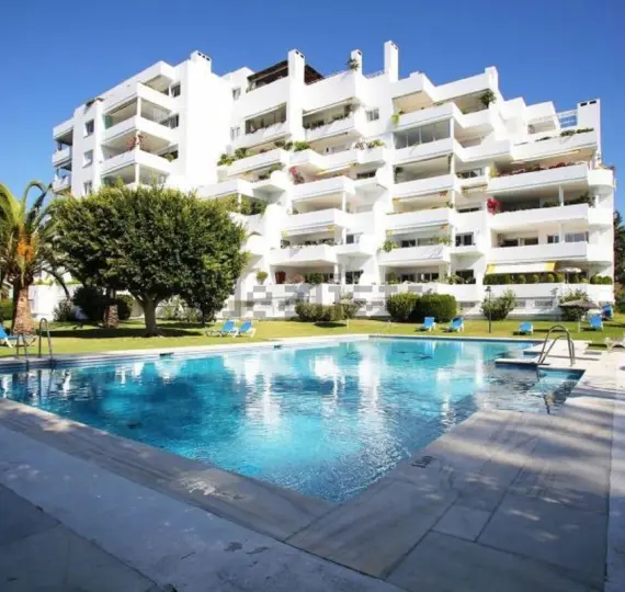 Sale of middle floor apartment in Guadalmina Alta