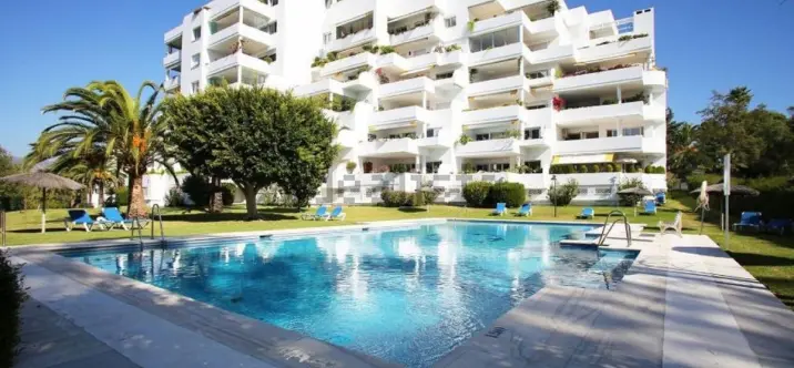 Sale of middle floor apartment in Guadalmina Alta 0