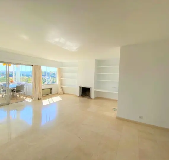 Sale of middle floor apartment in Guadalmina Alta