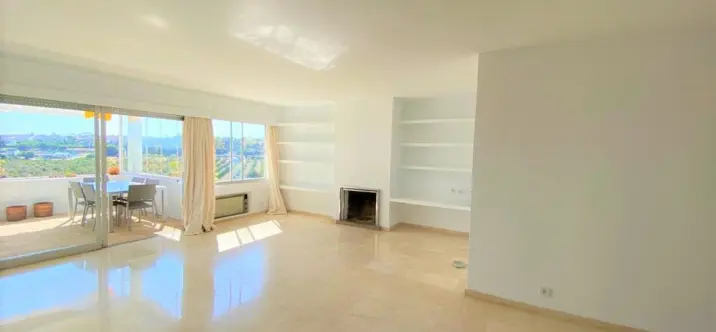 Sale of middle floor apartment in Guadalmina Alta 2