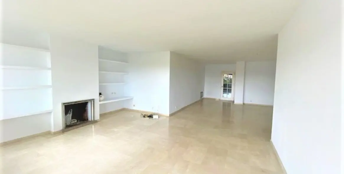 Venta de apartamento en planta media en Guadalmina Alta 4