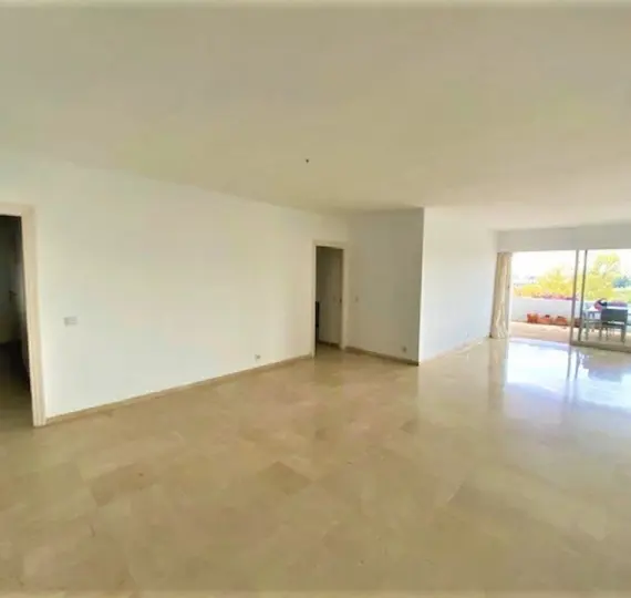 Sale of middle floor apartment in Guadalmina Alta