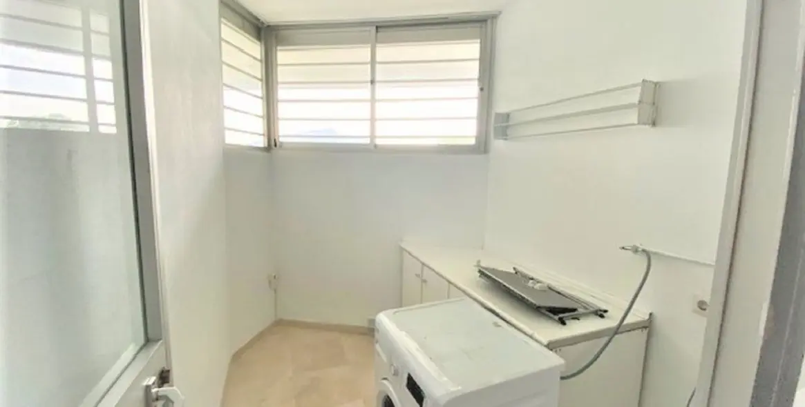 Venta de apartamento en planta media en Guadalmina Alta 14