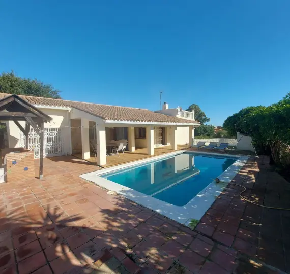 Продажа  отдельно стоящей виллы в Manilva