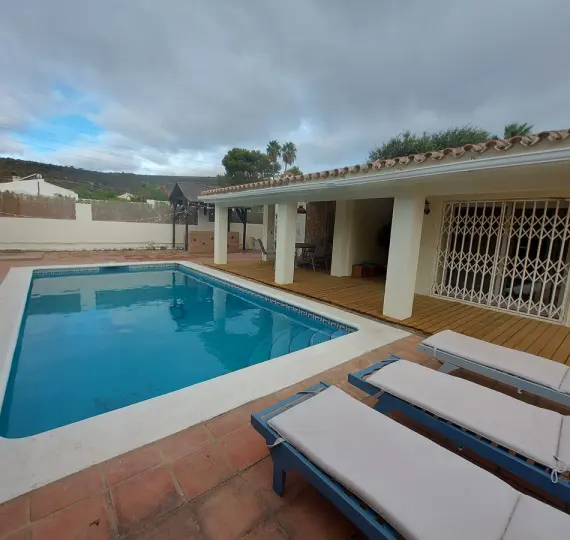 Продажа  отдельно стоящей виллы в Manilva