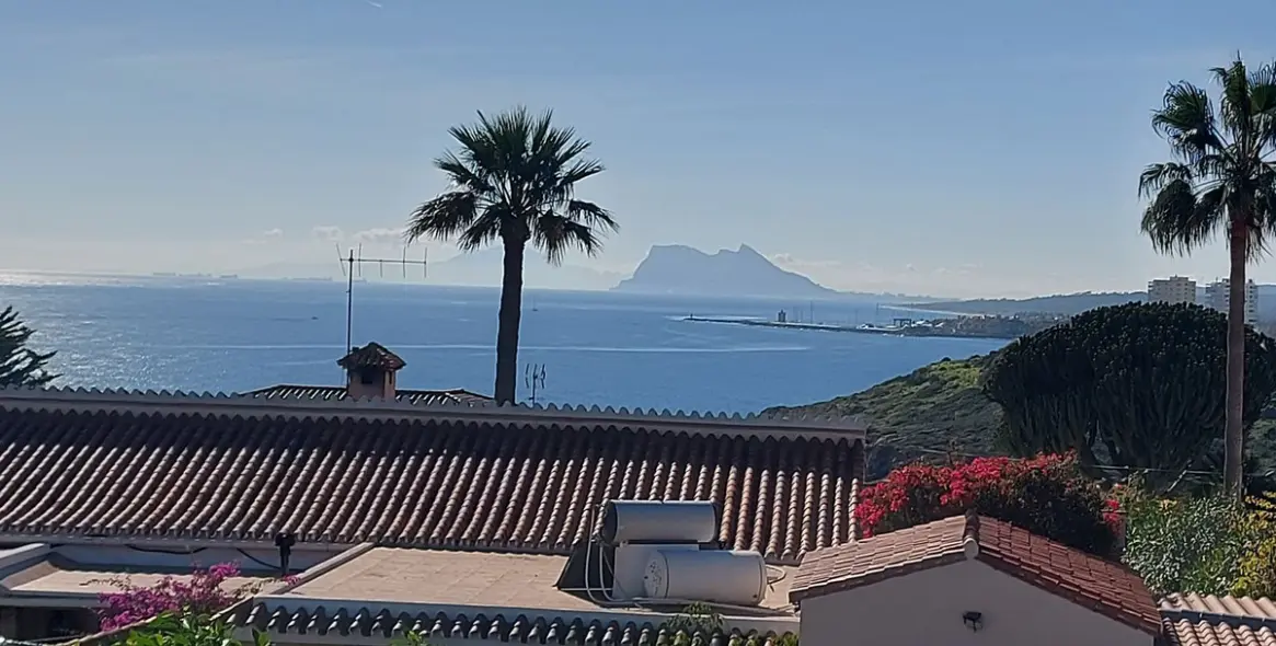 Продажа  отдельно стоящей виллы в Manilva 18