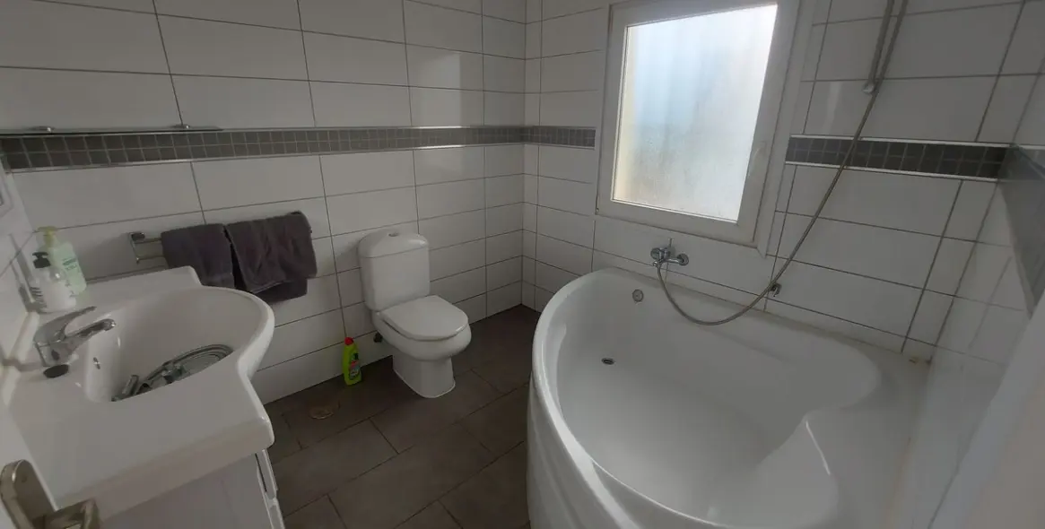 Sale of detached villa in Manilva 32