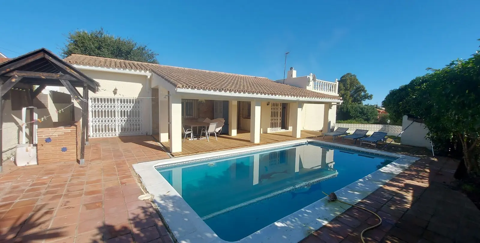 Sale of detached villa in Manilva 1