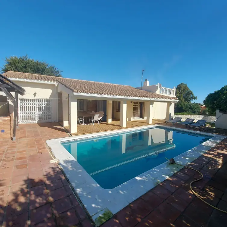 Venta de villa independiente en Manilva