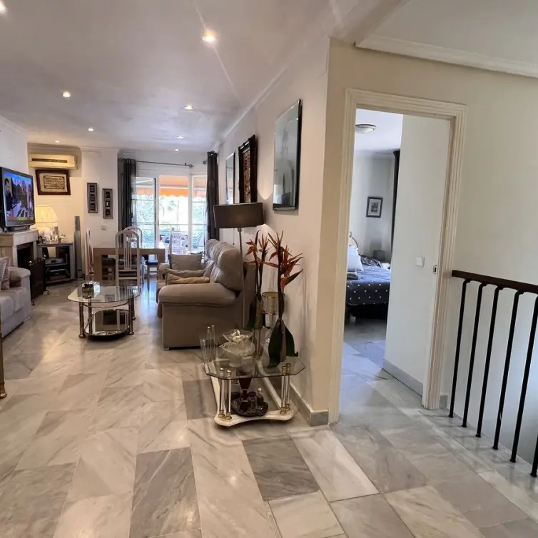 Sale of duplex in Nueva Andalucía