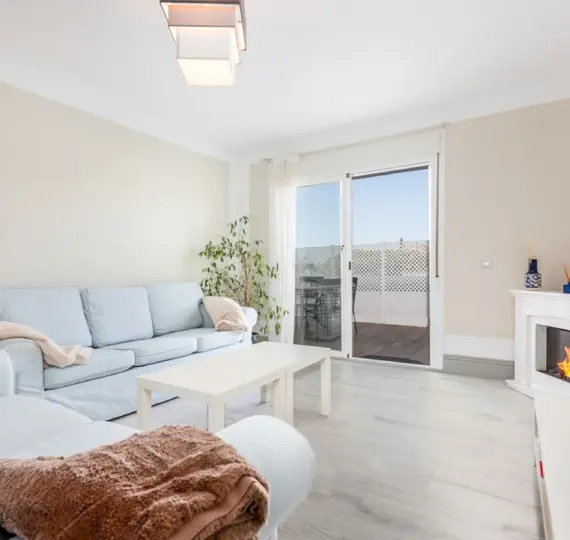 Sale of middle floor apartment in Nueva Andalucía