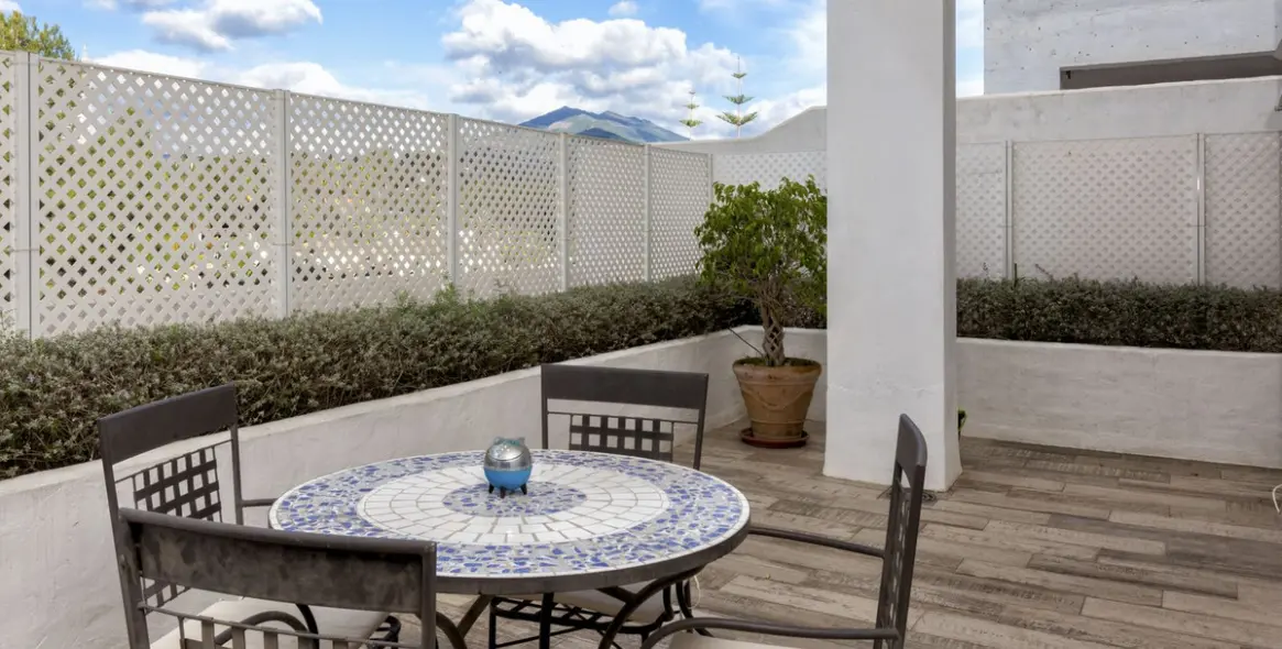 Sale of middle floor apartment in Nueva Andalucía 24