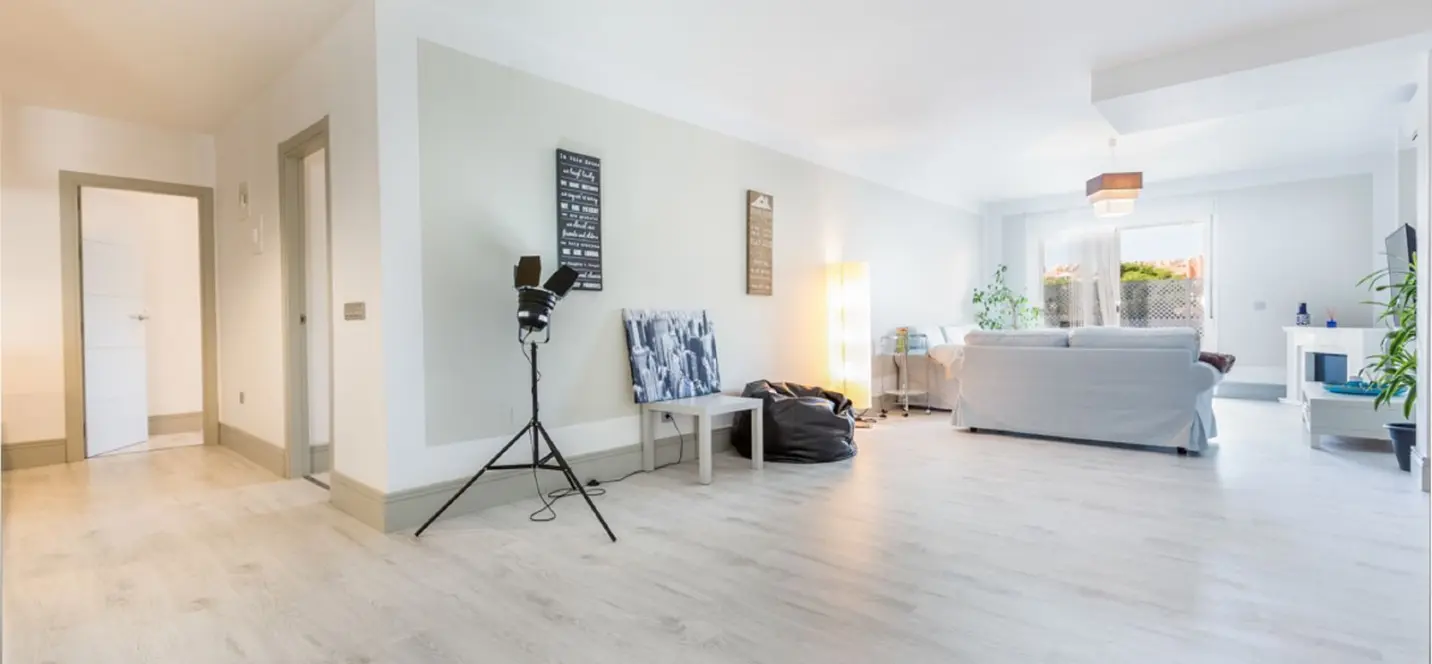Venta de apartamento en planta media en Nueva Andalucía 1