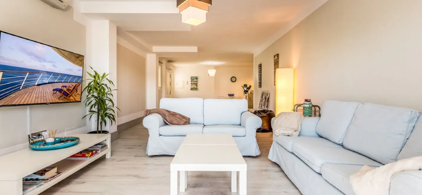 Venta de apartamento en planta media en Nueva Andalucía 3
