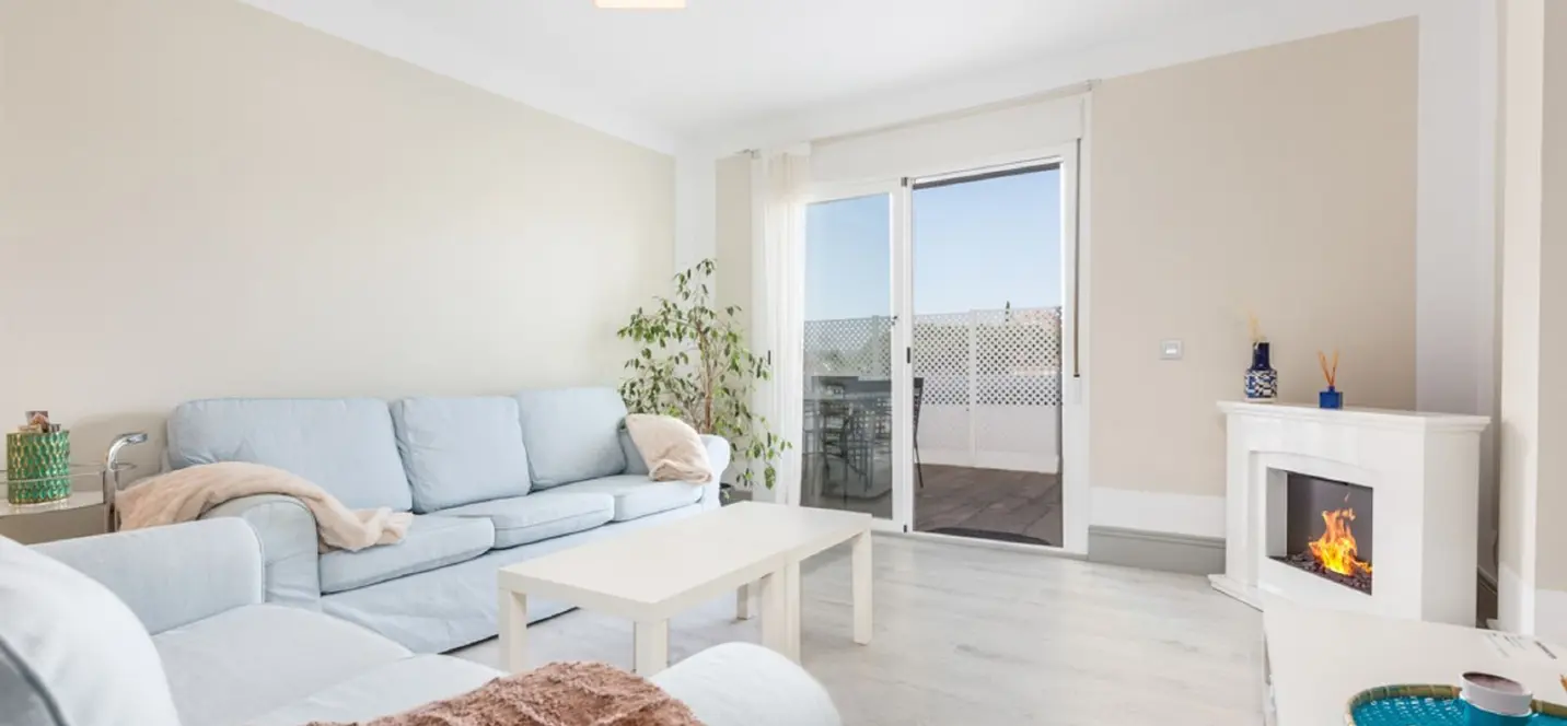 Venta de apartamento en planta media en Nueva Andalucía 4