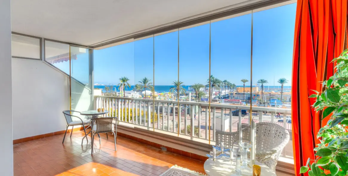 Sale of middle floor apartment in Fuengirola 2
