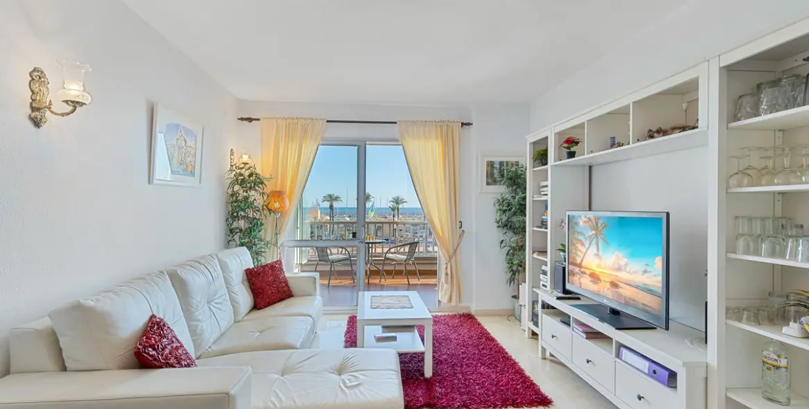 Sale of middle floor apartment in Fuengirola 6