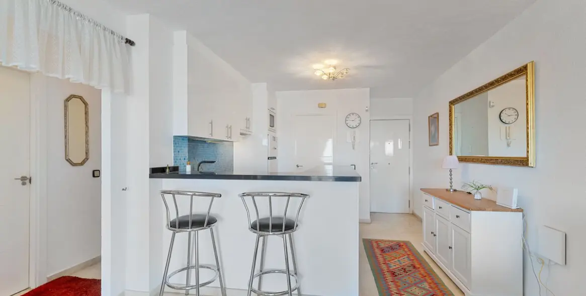 Sale of middle floor apartment in Fuengirola 8