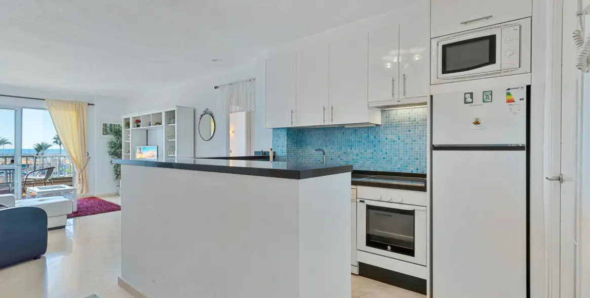 Sale of middle floor apartment in Fuengirola 9