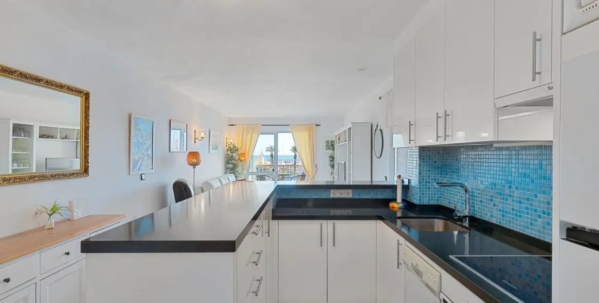 Sale of middle floor apartment in Fuengirola 10