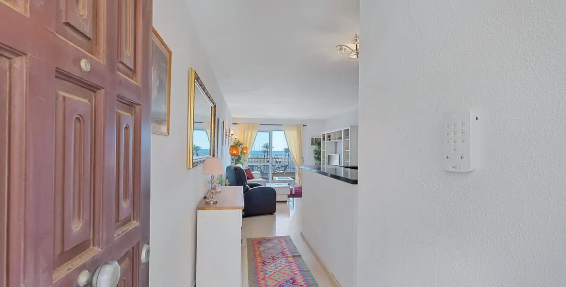 Sale of middle floor apartment in Fuengirola 11