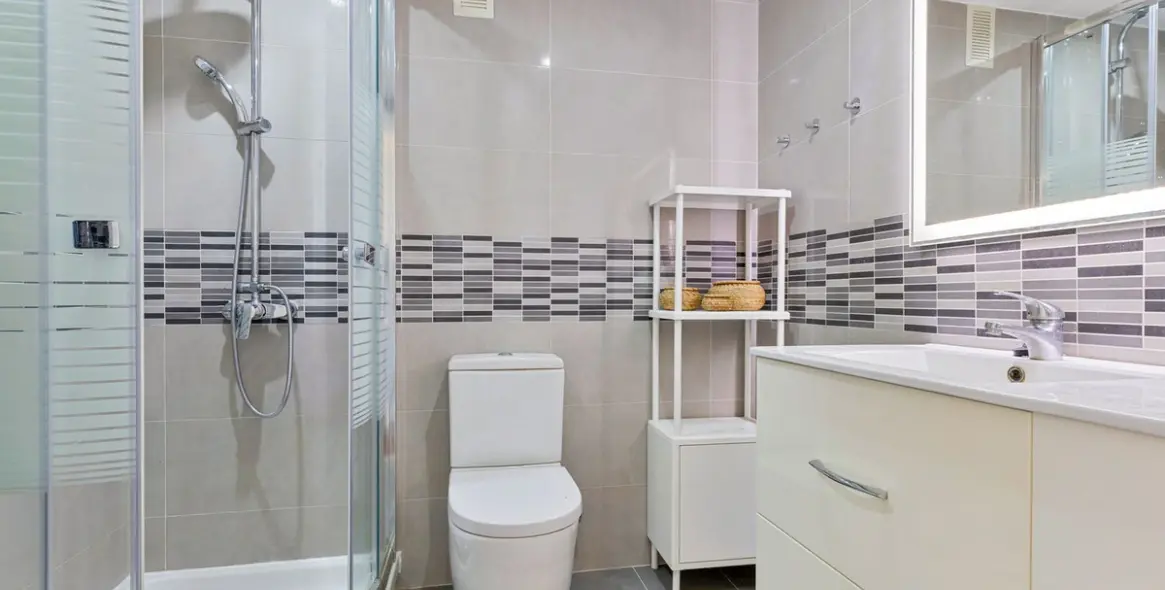 Sale of middle floor apartment in Fuengirola 15