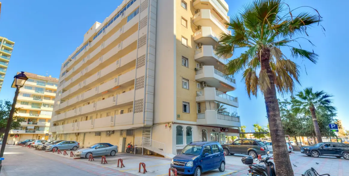 Sale of middle floor apartment in Fuengirola 18