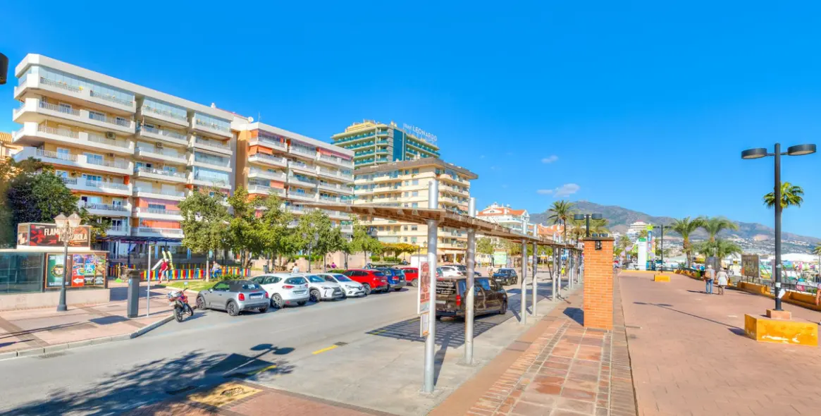 Sale of middle floor apartment in Fuengirola 19